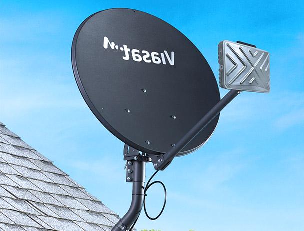 最好的电竞竞猜app大全品牌的带有TRIA的卫星天线安装在屋顶上